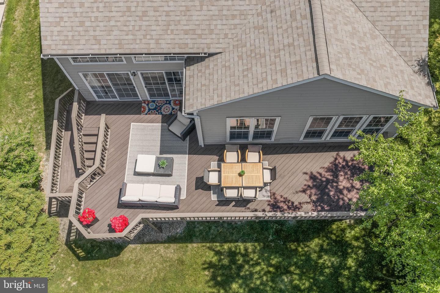 432 Lilac Drive photo 2