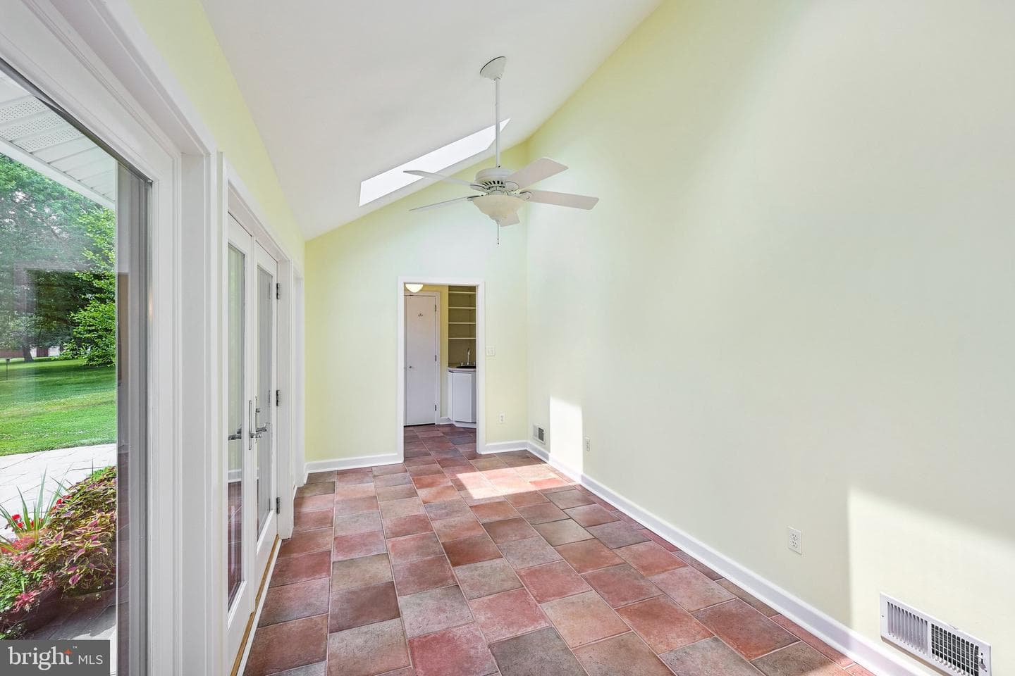 989 Delchester Road photo 47
