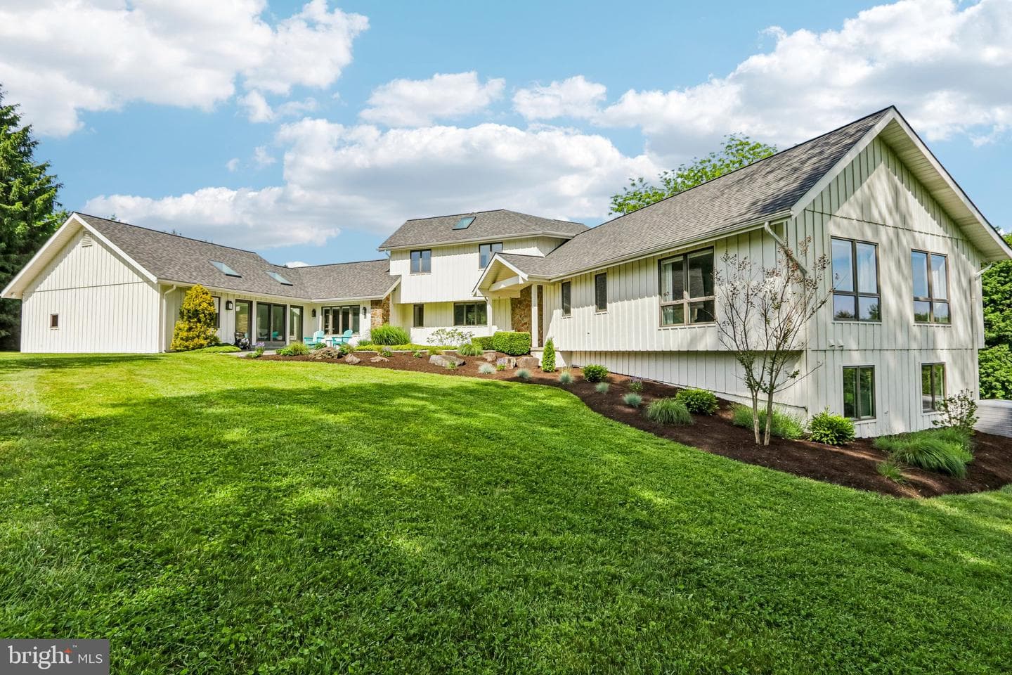 989 Delchester Road photo 5