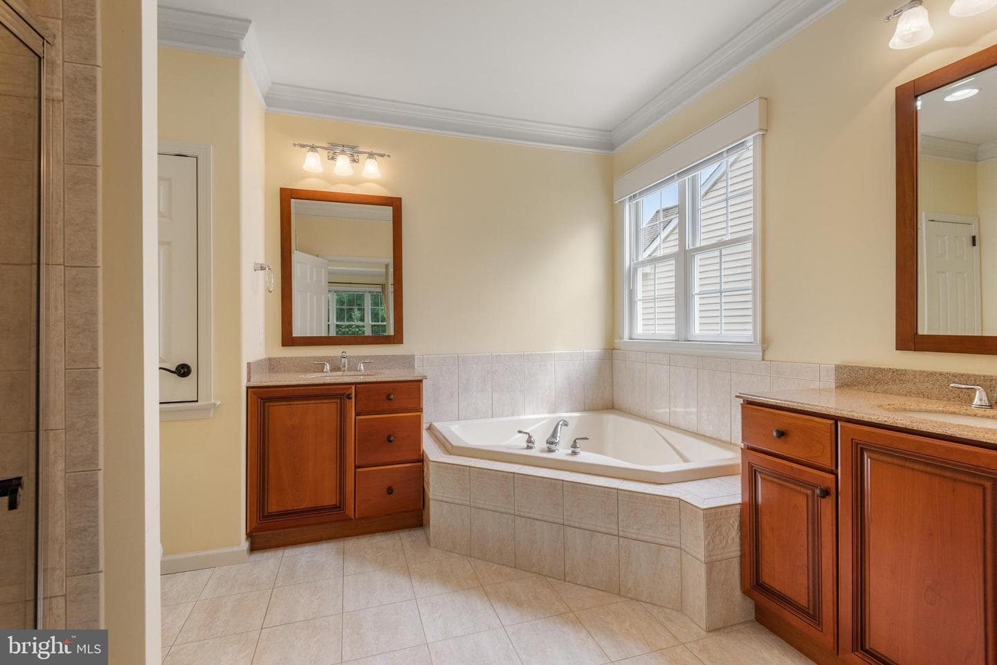 317 Hyde Park Road photo 23