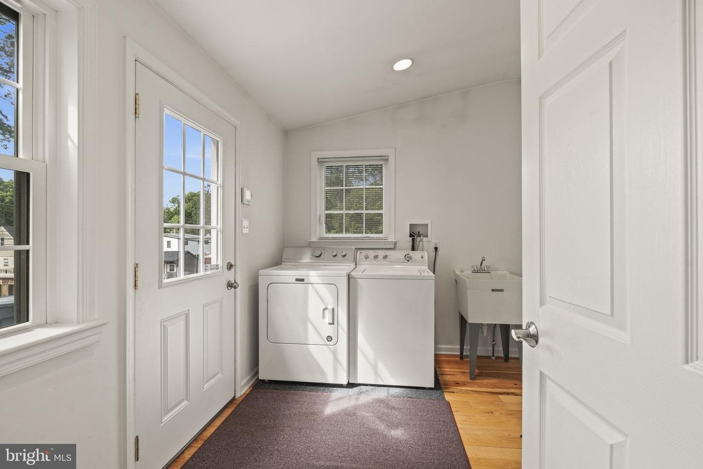 311 E Marshall Street photo 36