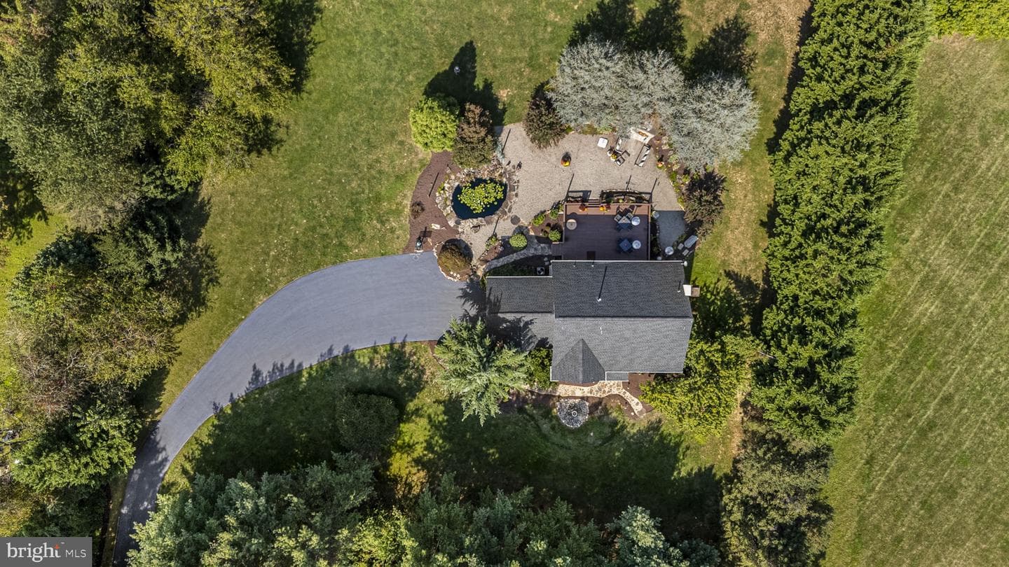 17 Highview Road photo 45
