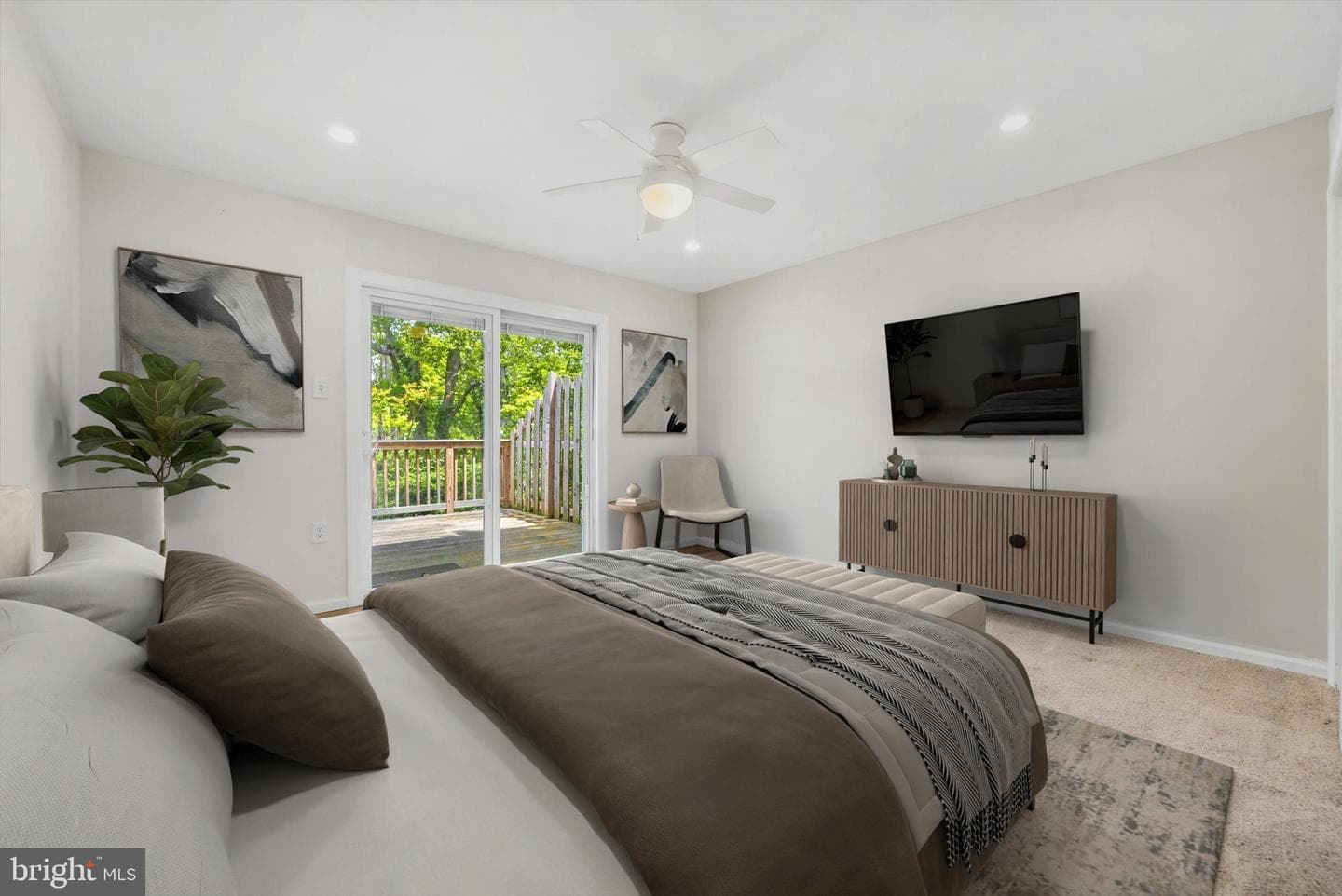 240 Smallwood Court photo 12