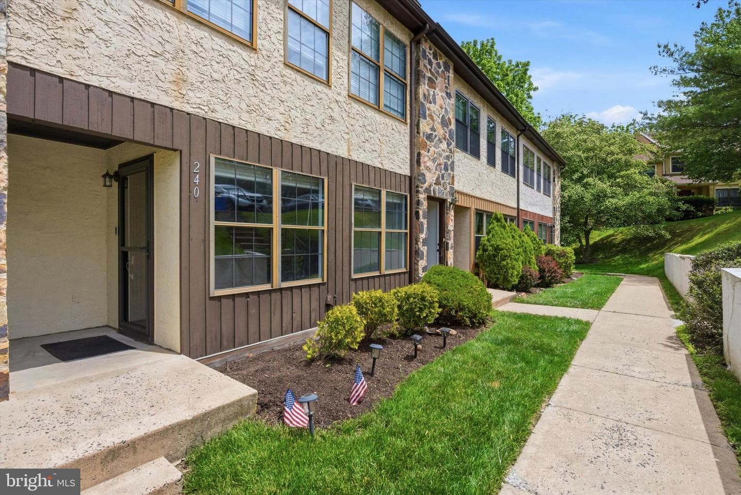 240 Smallwood Ct, West Chester
