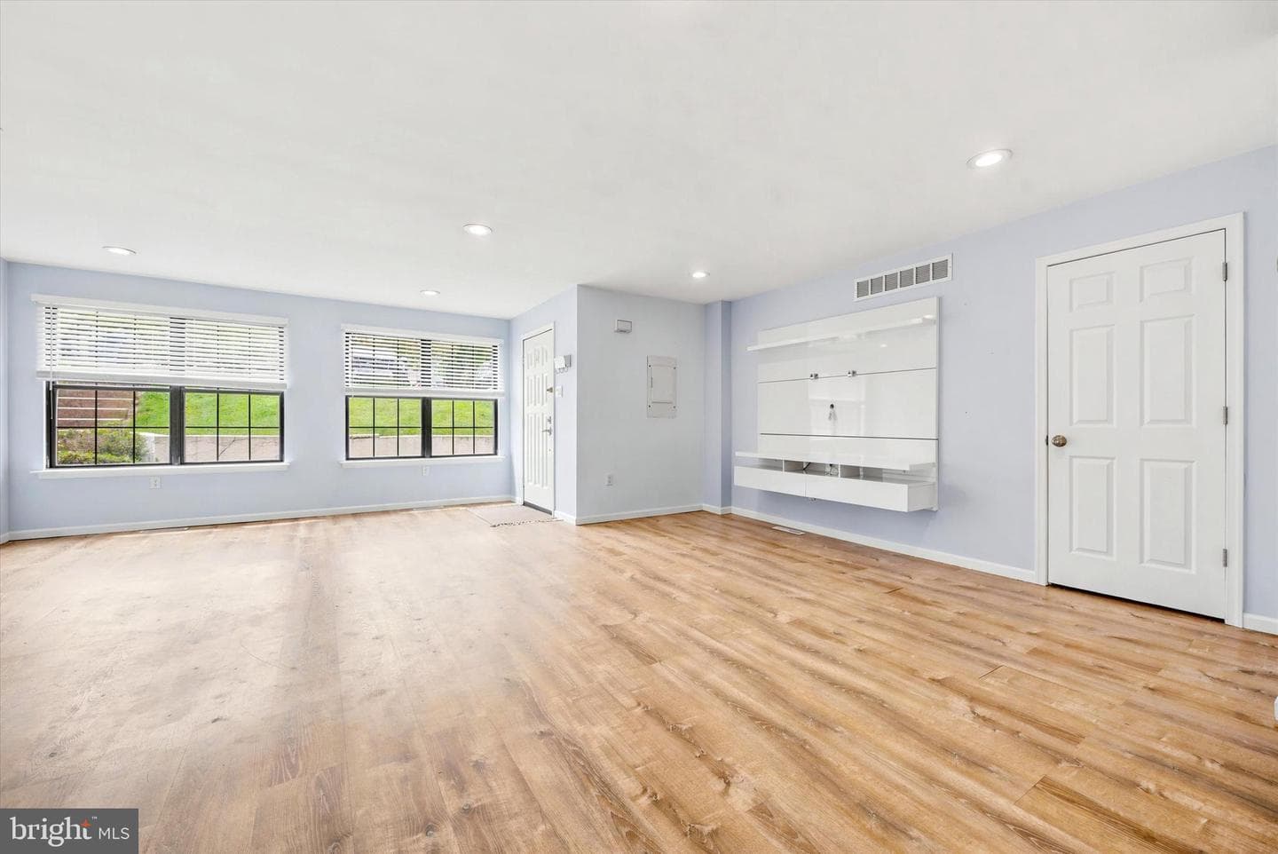 240 Smallwood Court photo 6
