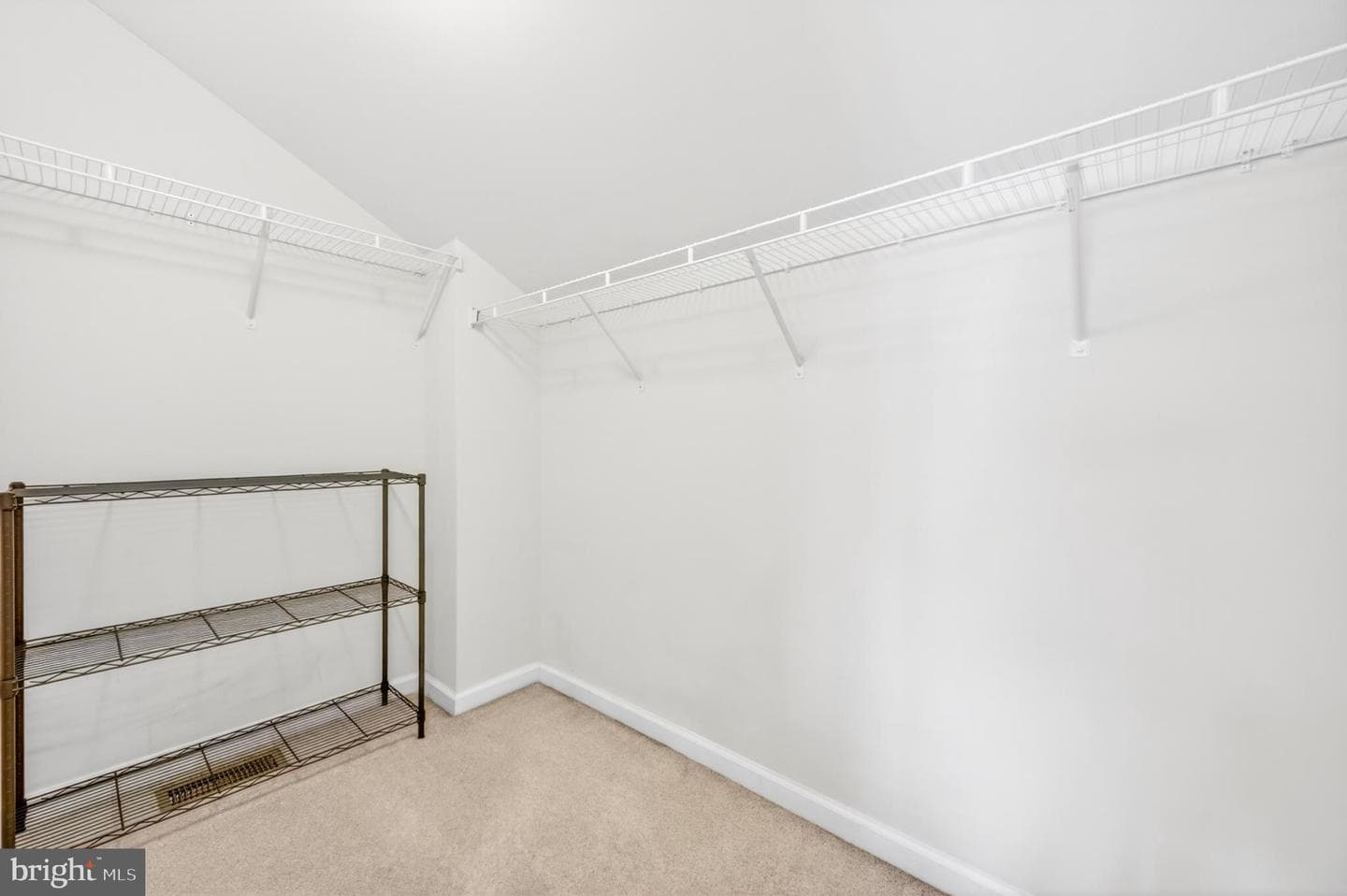 92 Spruce Alley photo 26