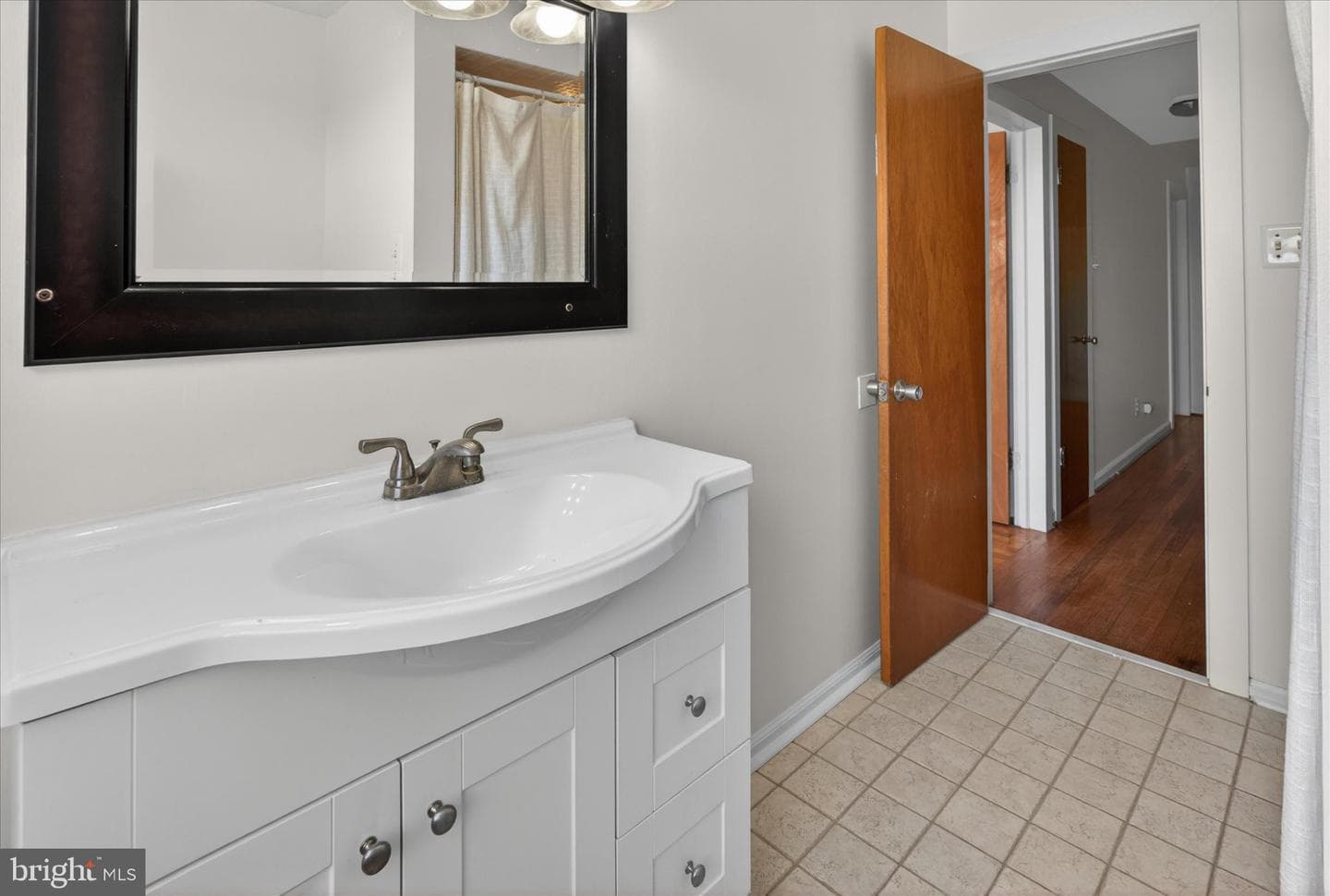 357 Emmett Street photo 26