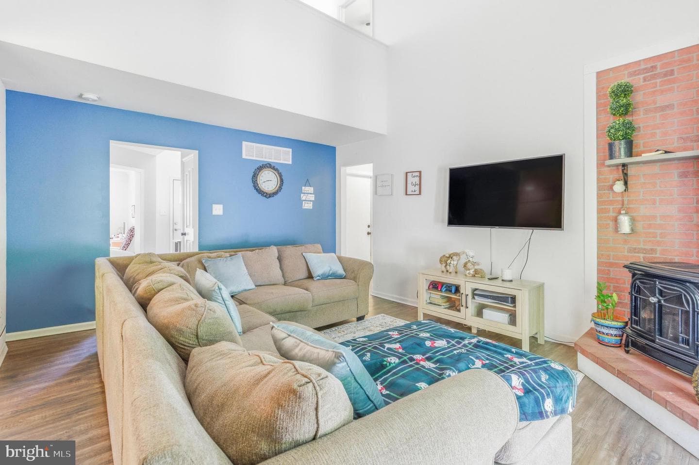 506 Augusta Drive photo 9