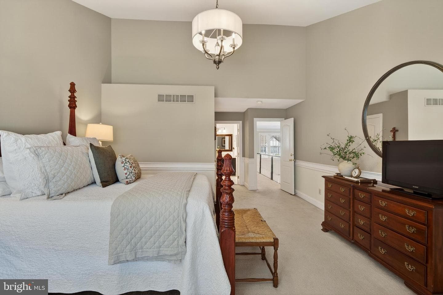 304 Greenbriar Drive photo 34