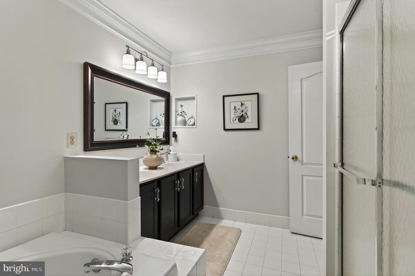304 Greenbriar Drive photo 40
