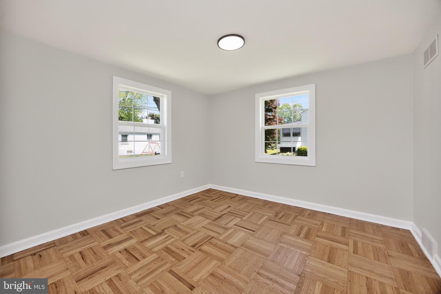 545 Dorothy Lane photo 18