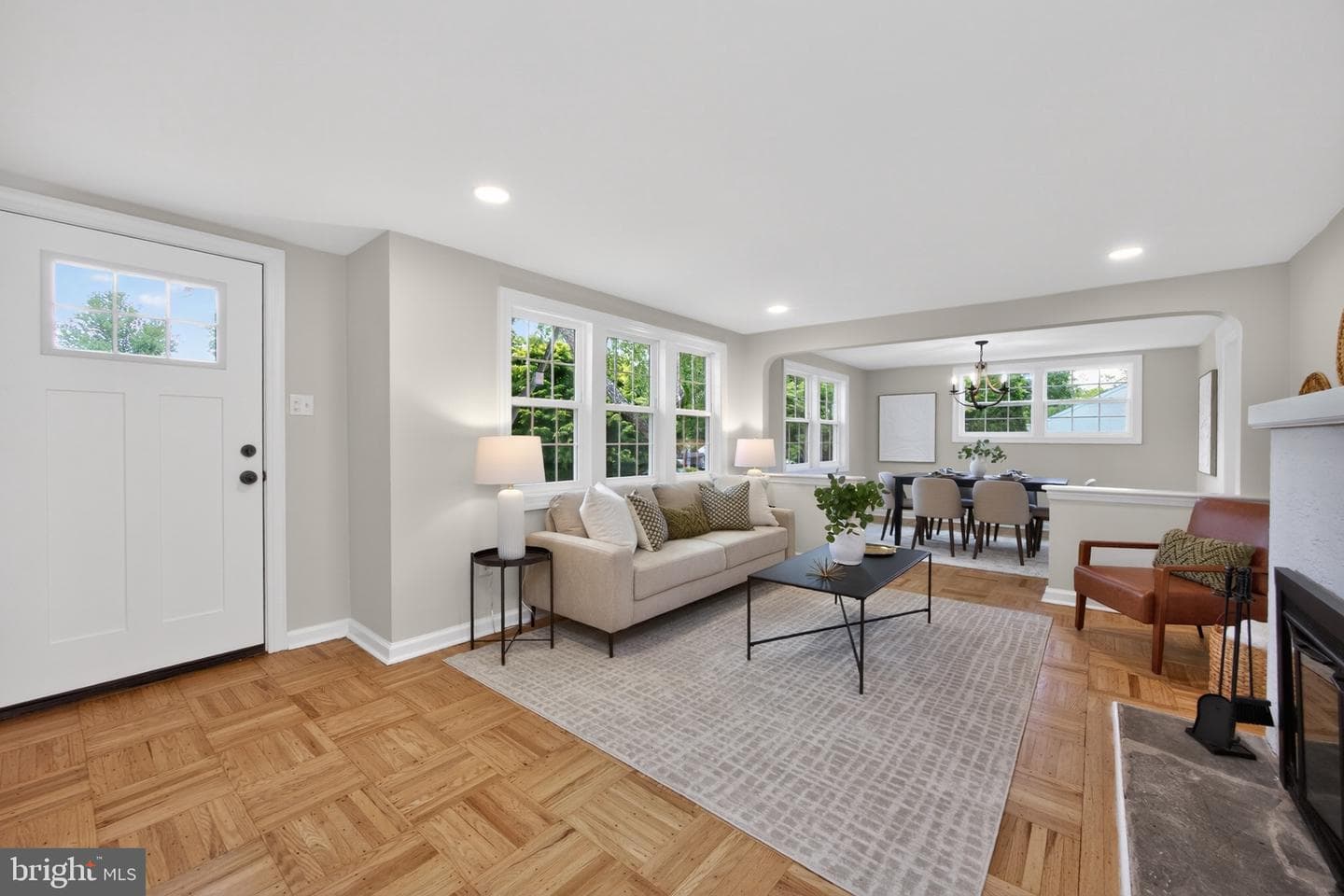 545 Dorothy Lane photo 4