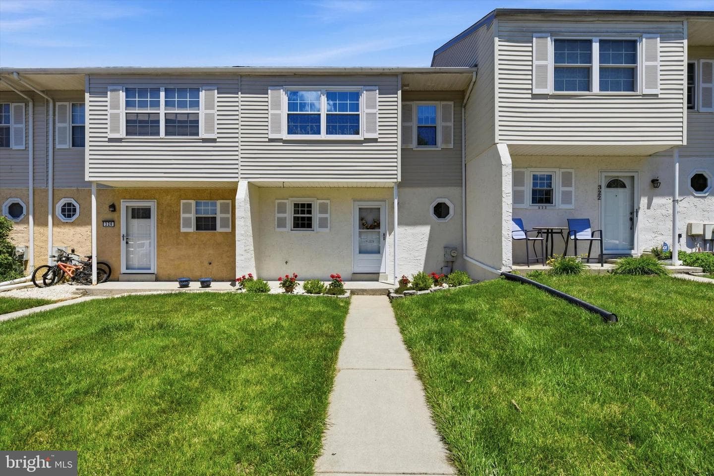 324 Carlyn Court photo 1