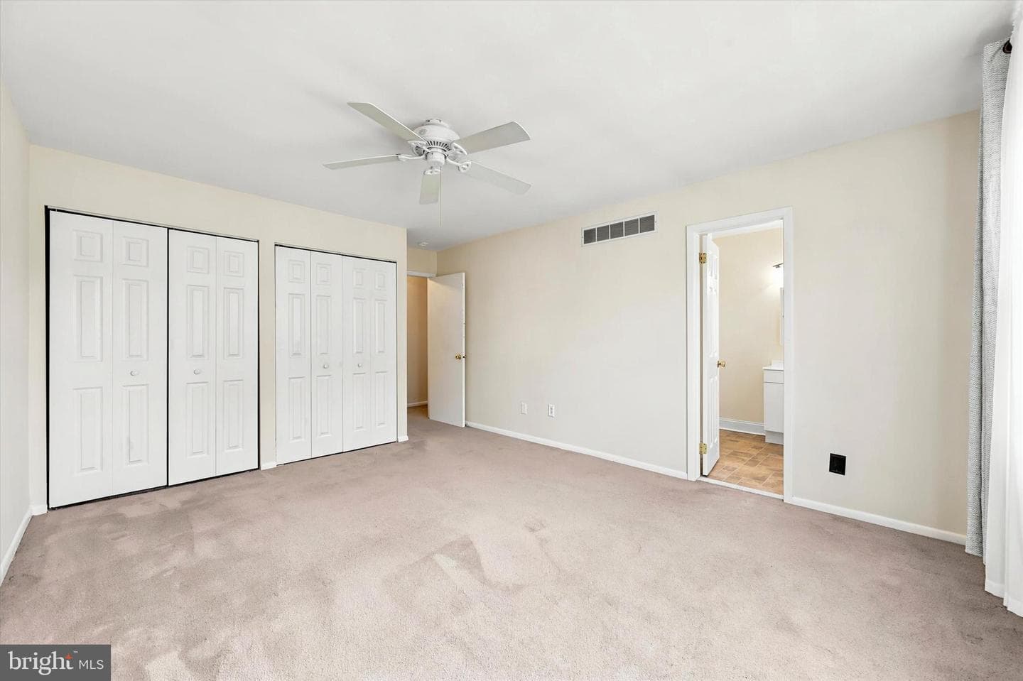 324 Carlyn Court photo 14