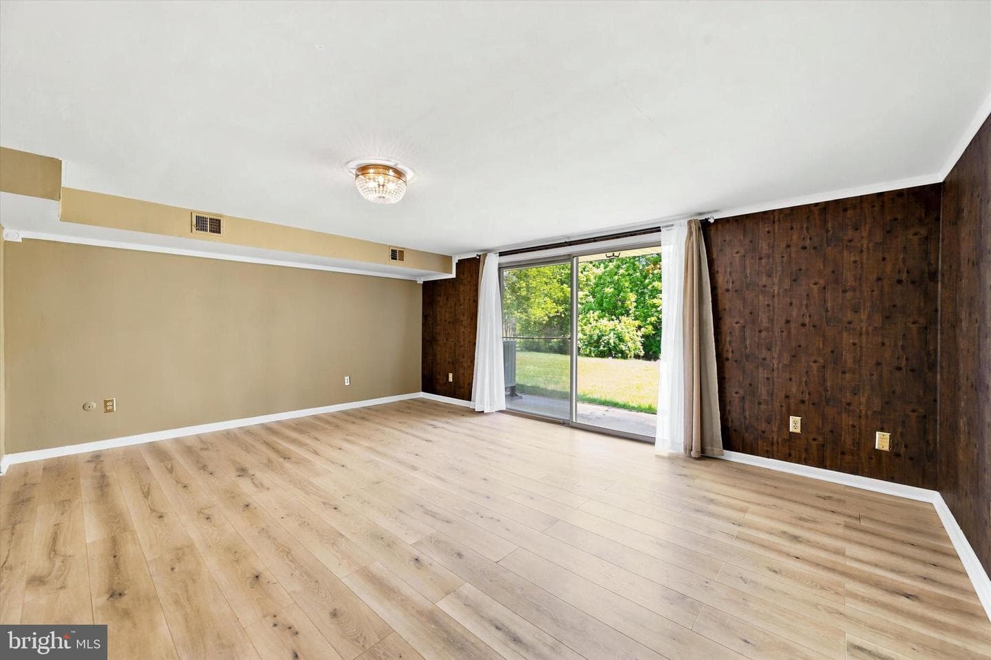 324 Carlyn Court photo 25