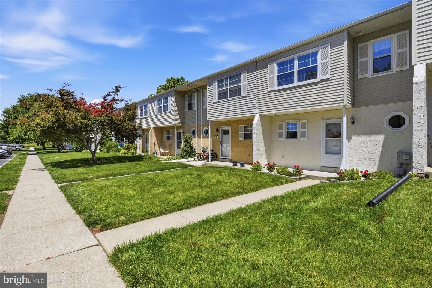 324 Carlyn Court photo 3