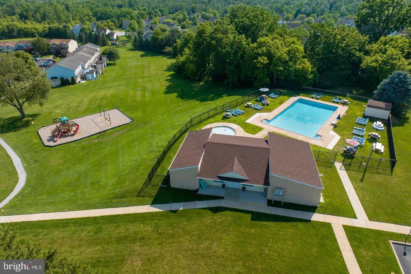 324 Carlyn Court photo 32