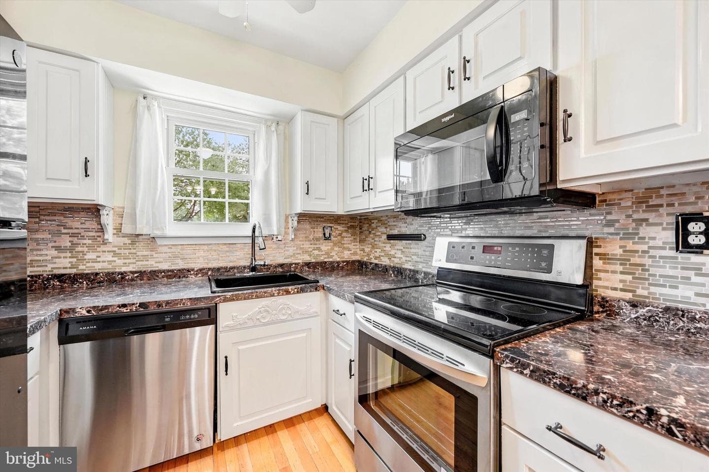 324 Carlyn Court photo 5