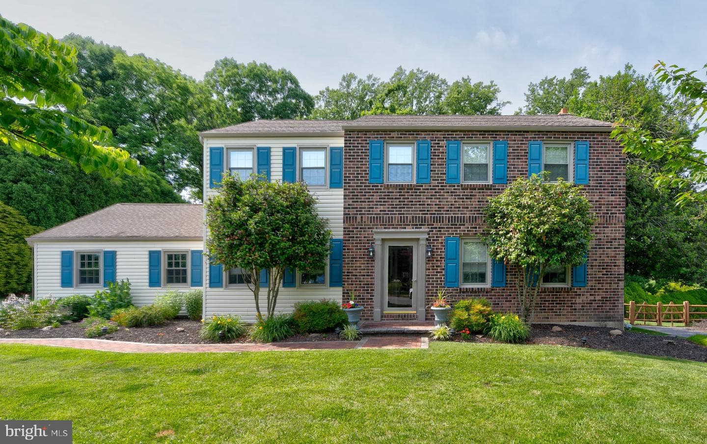 1109 Edward Lane photo 2