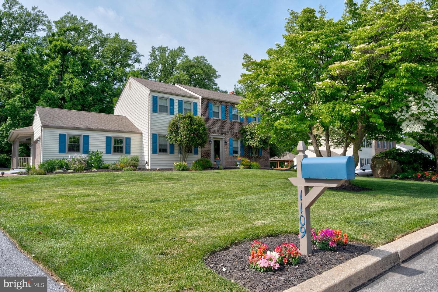 1109 Edward Lane photo 3