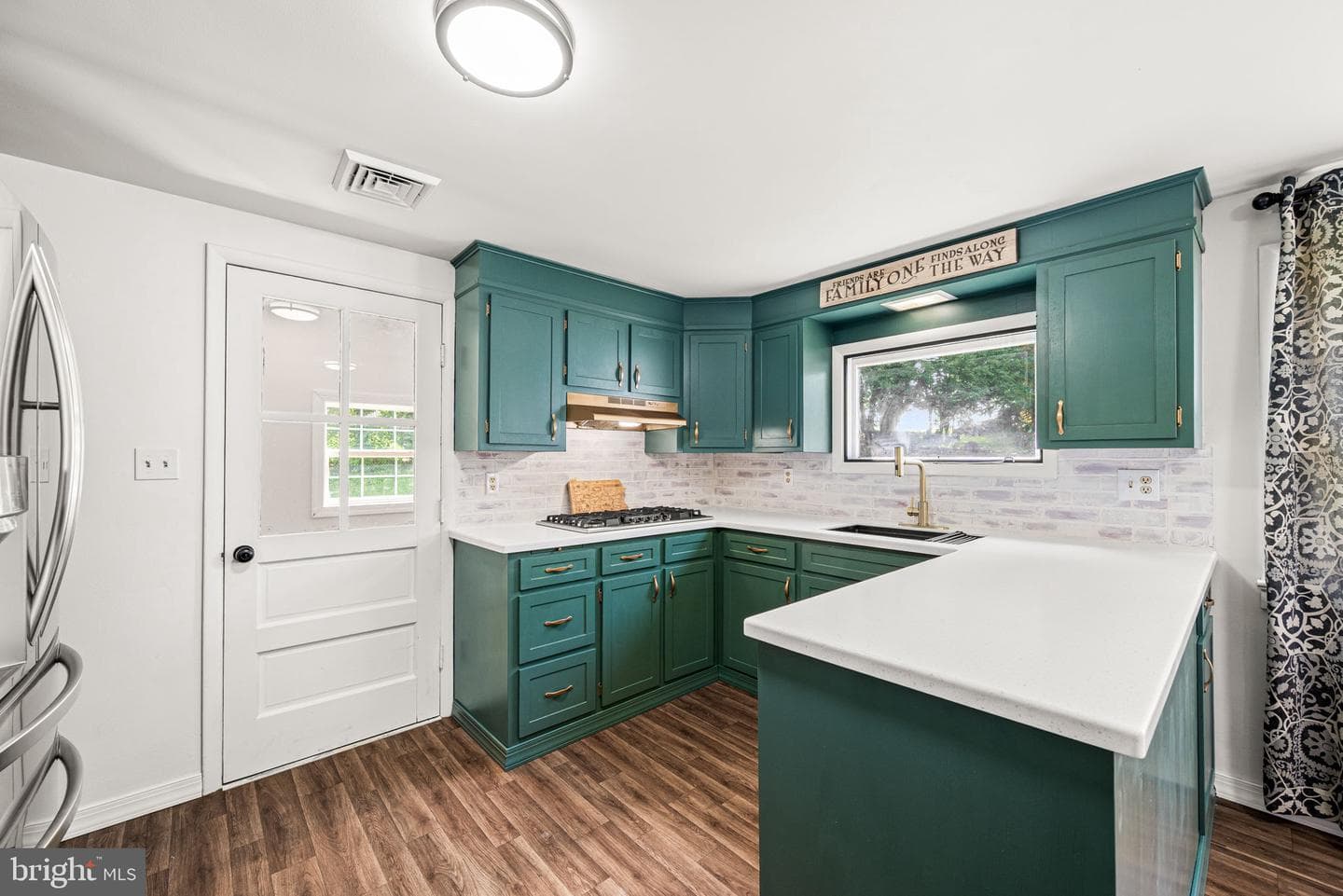 1068 Ebelhare Road photo 7