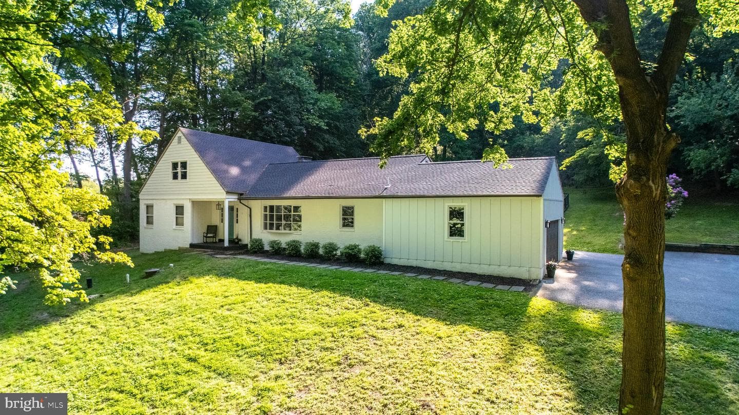 2330 Horseshoe Trail, Chester Springs