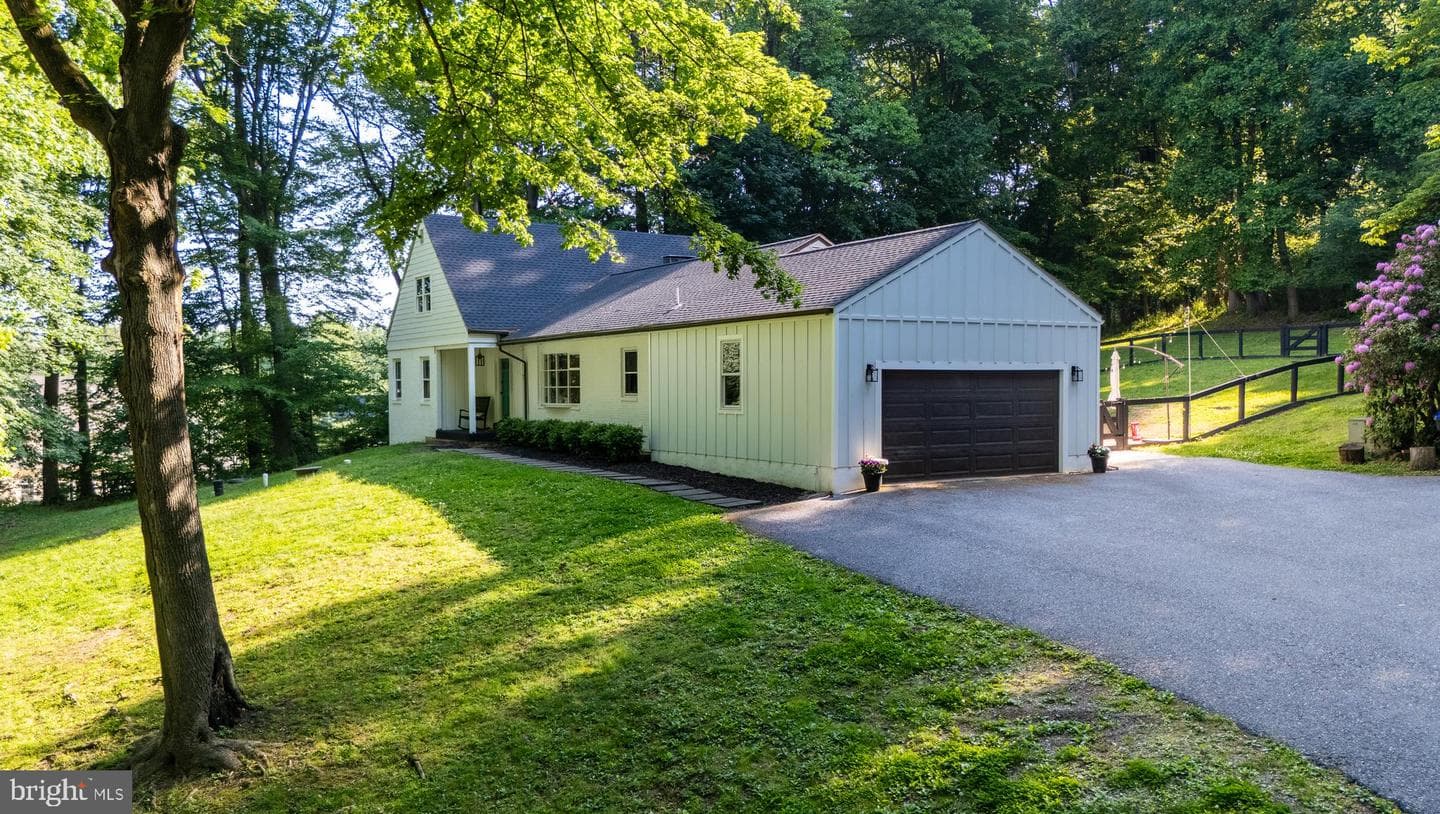 2330 Horseshoe Trail photo 3