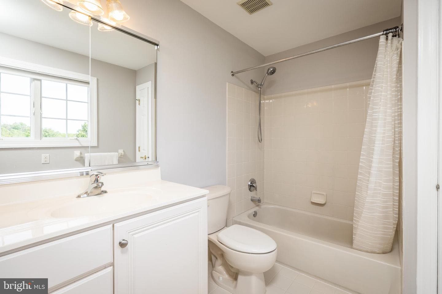 14 Maentel Drive photo 32
