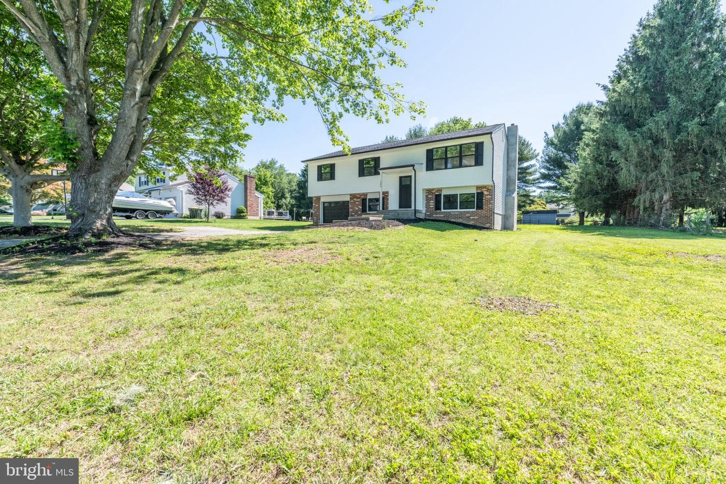 1005 Ericsson Drive photo 2