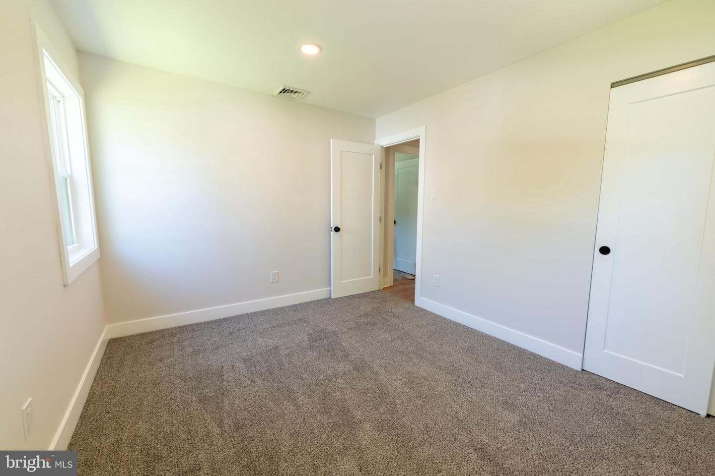 1005 Ericsson Drive photo 23