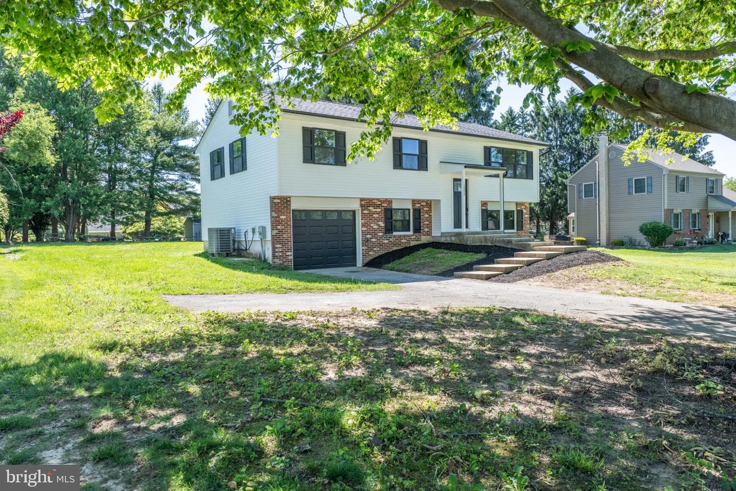 1005 Ericsson Drive photo 3