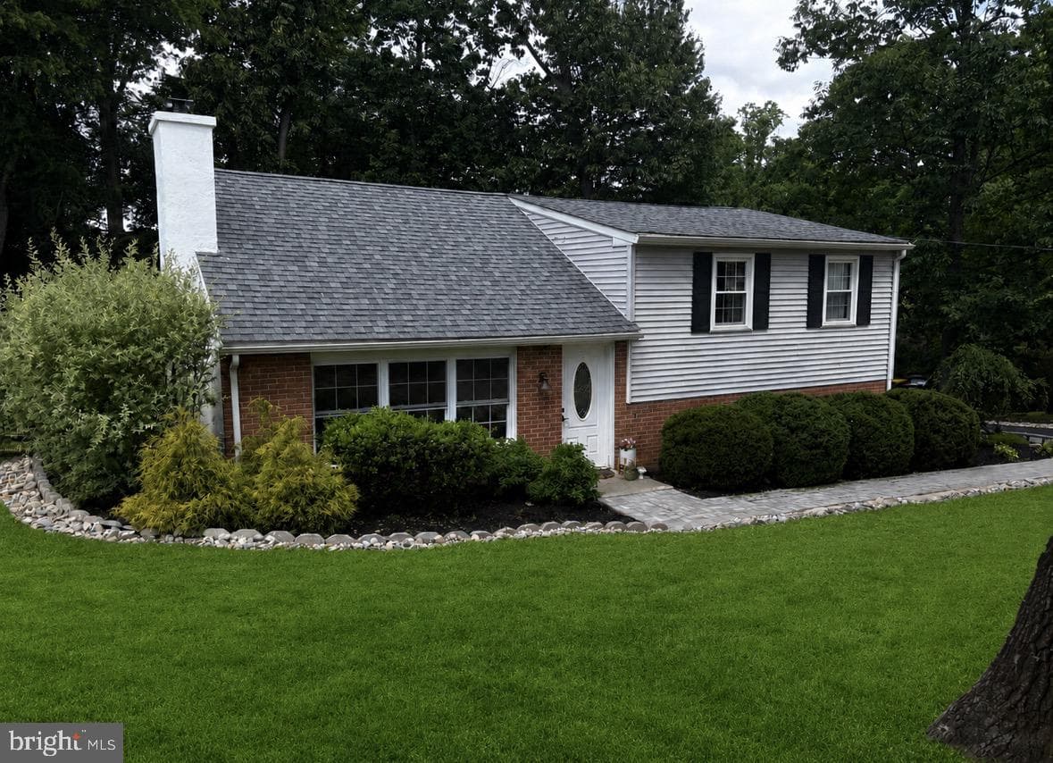 1446 Romansville photo 2