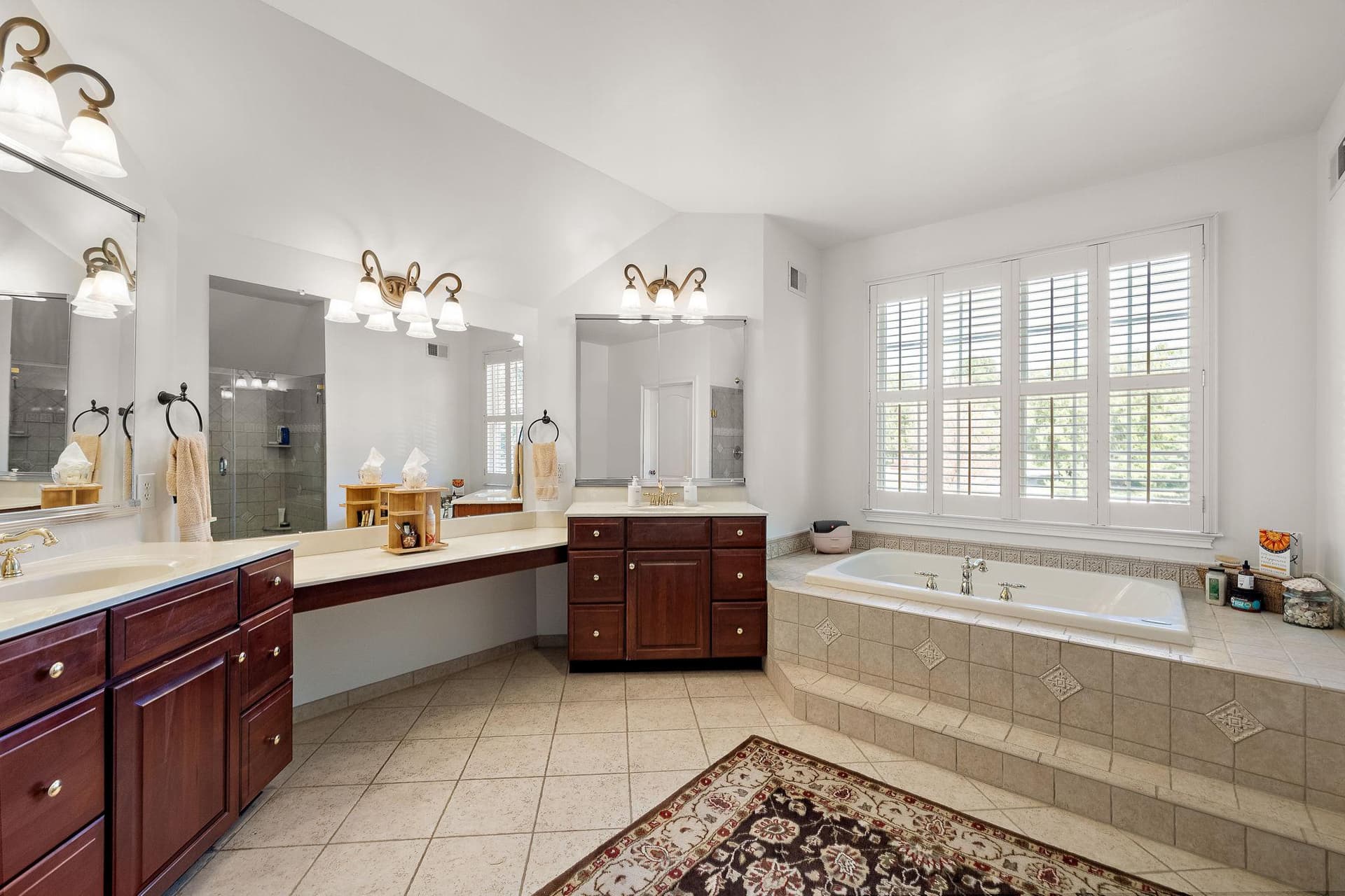 1670 Royal Berkshire Circle photo 32