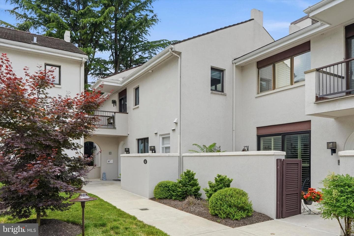 4 Dezac, Devon