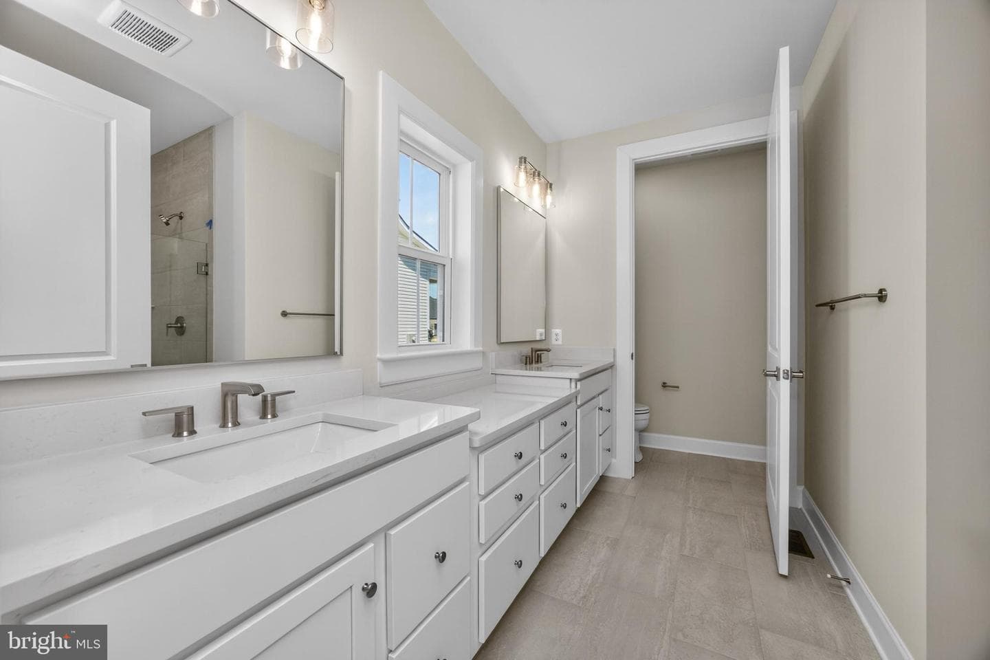 1458 Hydrangea Way photo 11