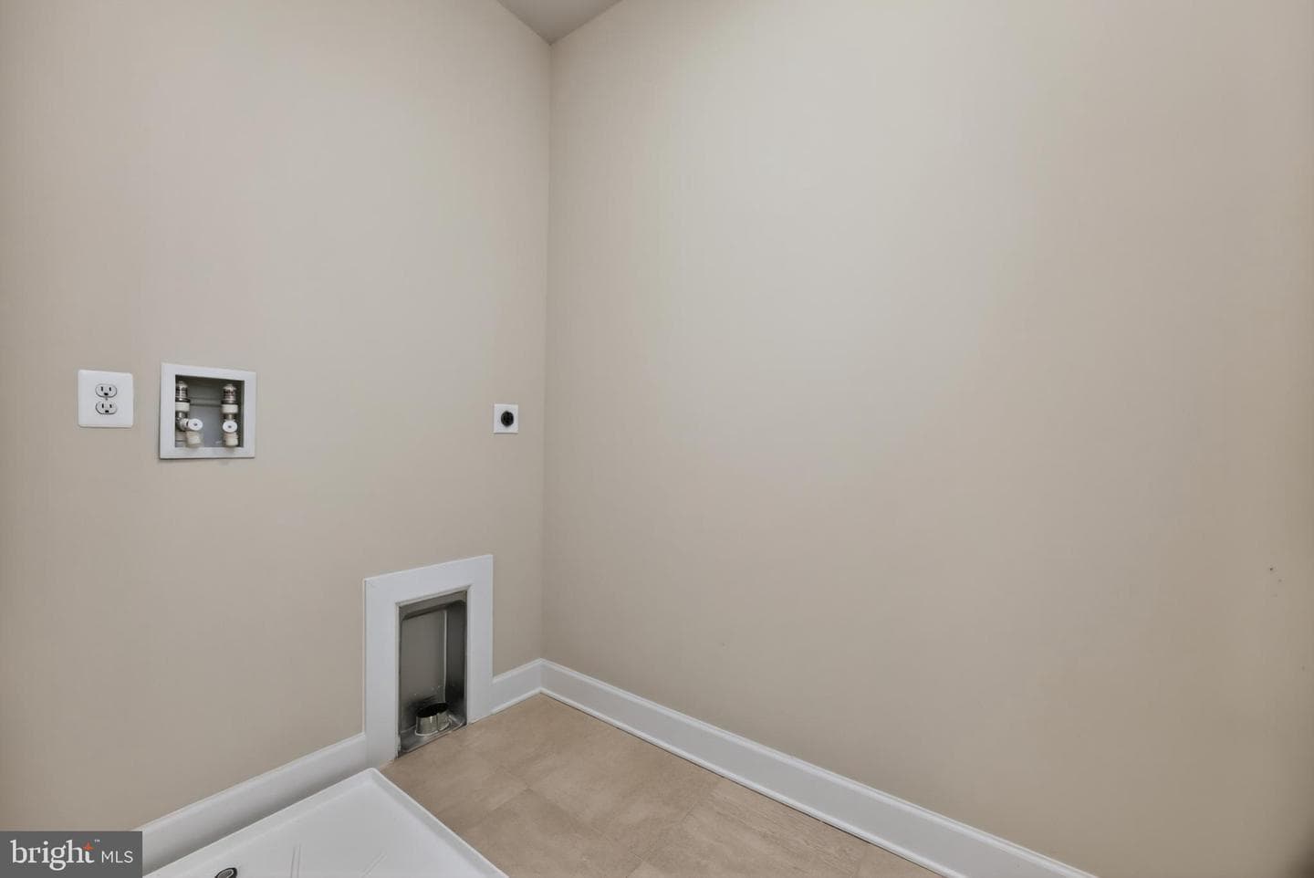 1458 Hydrangea Way photo 17
