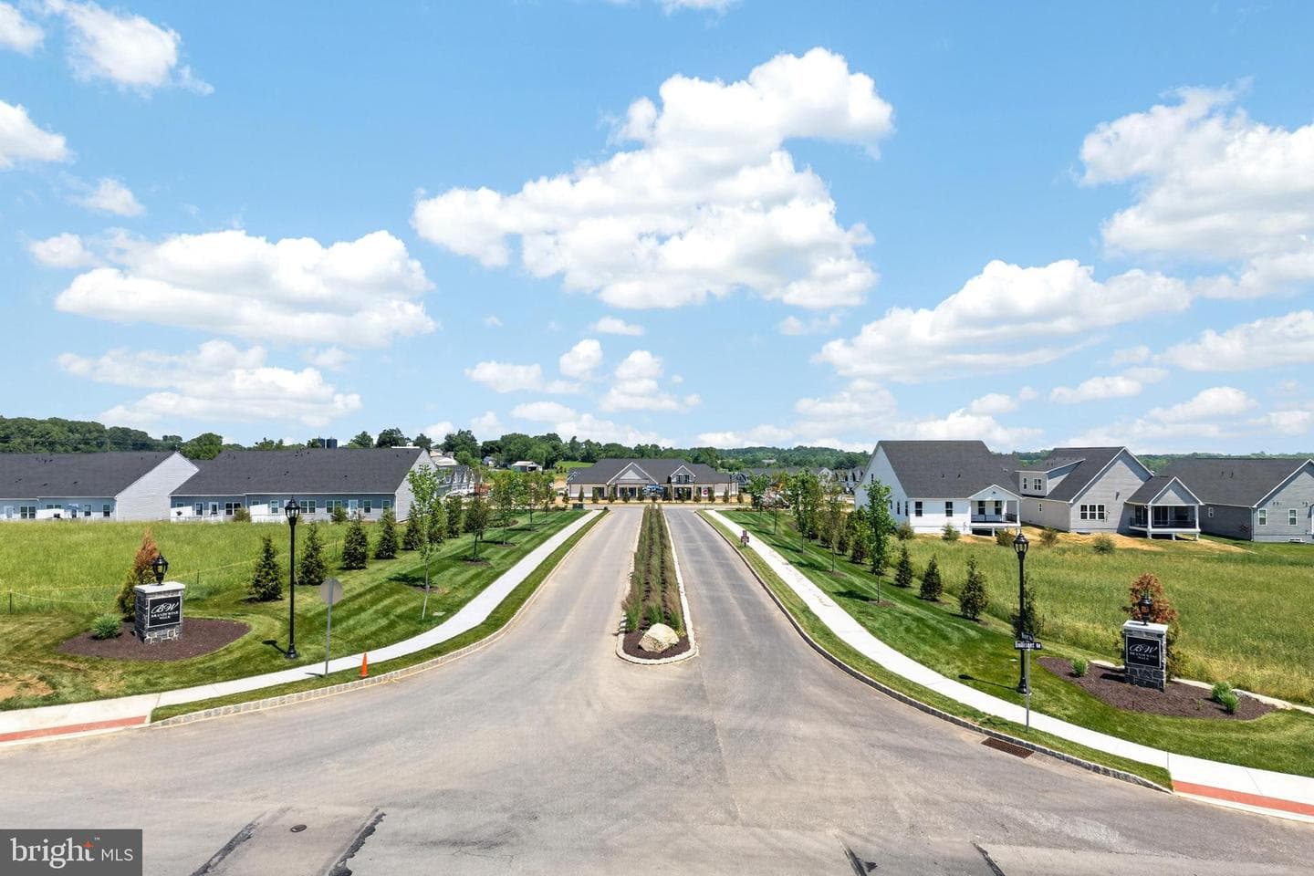 1458 Hydrangea Way photo 35