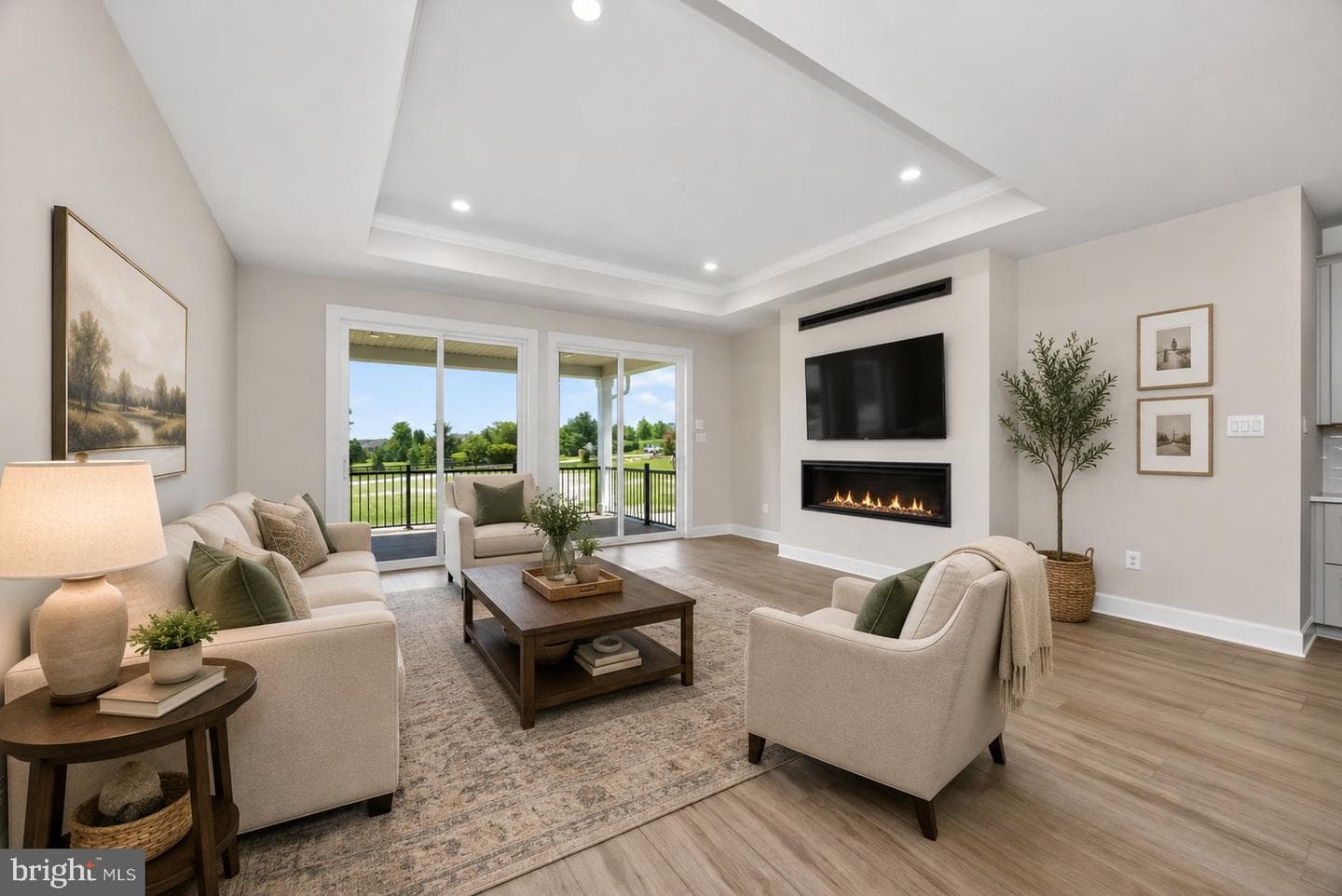 1458 Hydrangea Way photo 4