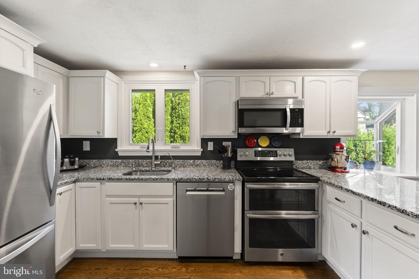 552 Woodside Avenue photo 8