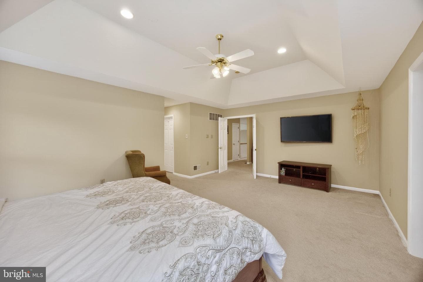 904 Victoria Court photo 33