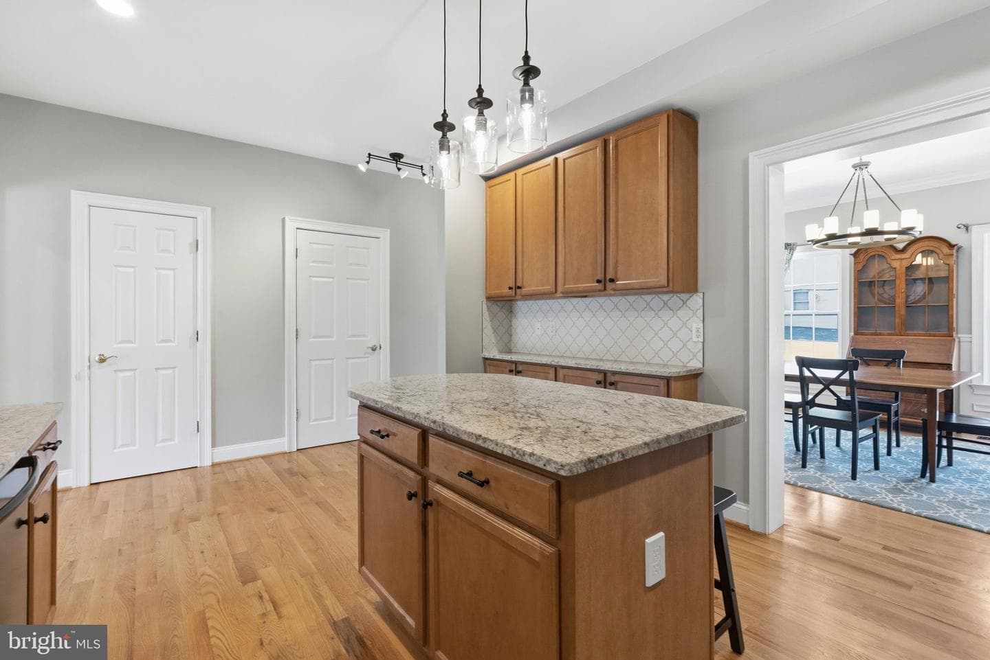 308 E Mulberry Street photo 11