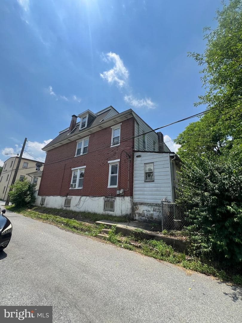 617 Belmont Street photo 9