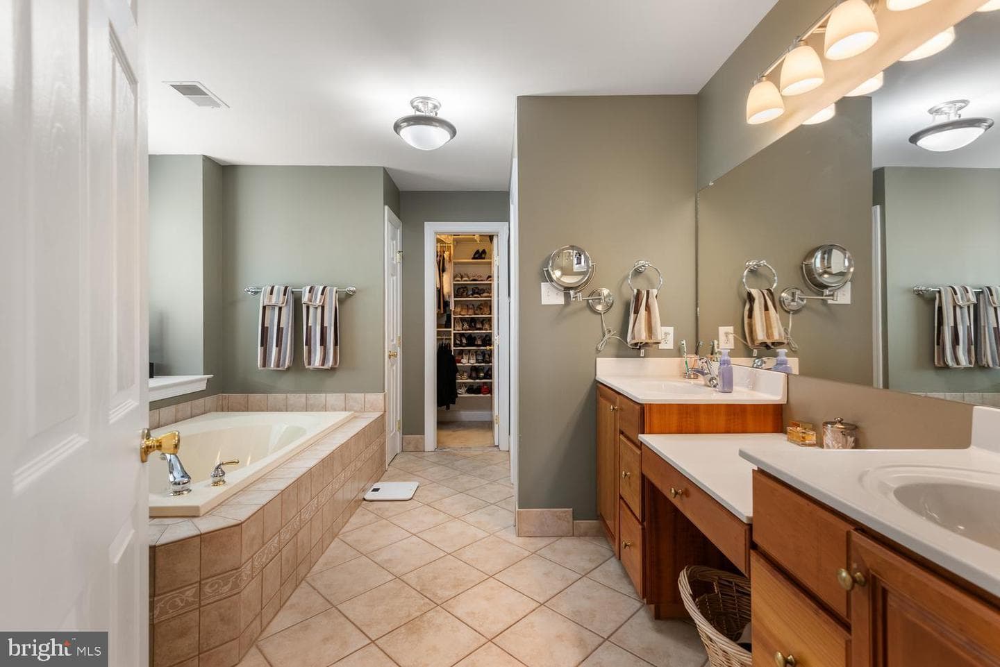 55 Mccormick Way photo 32