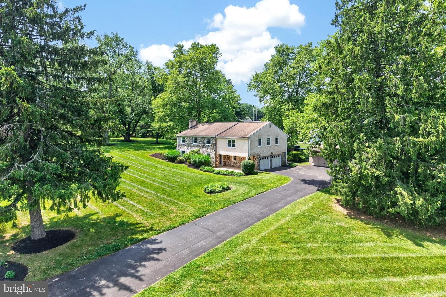 1190 Beaumont Road photo 31