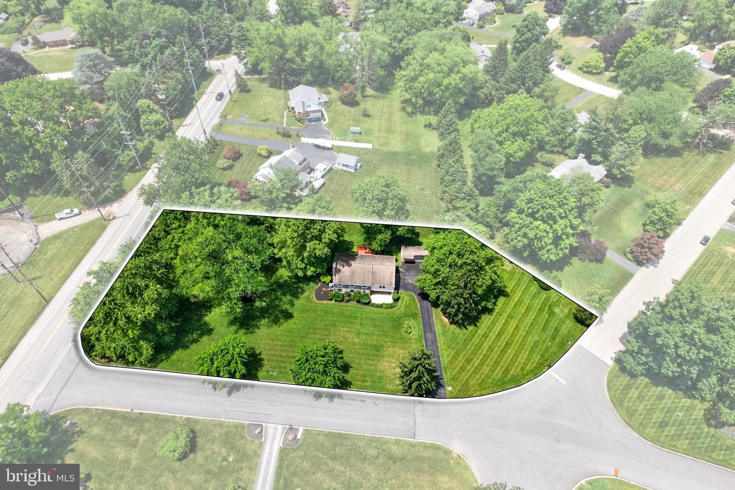 1190 Beaumont Road photo 35