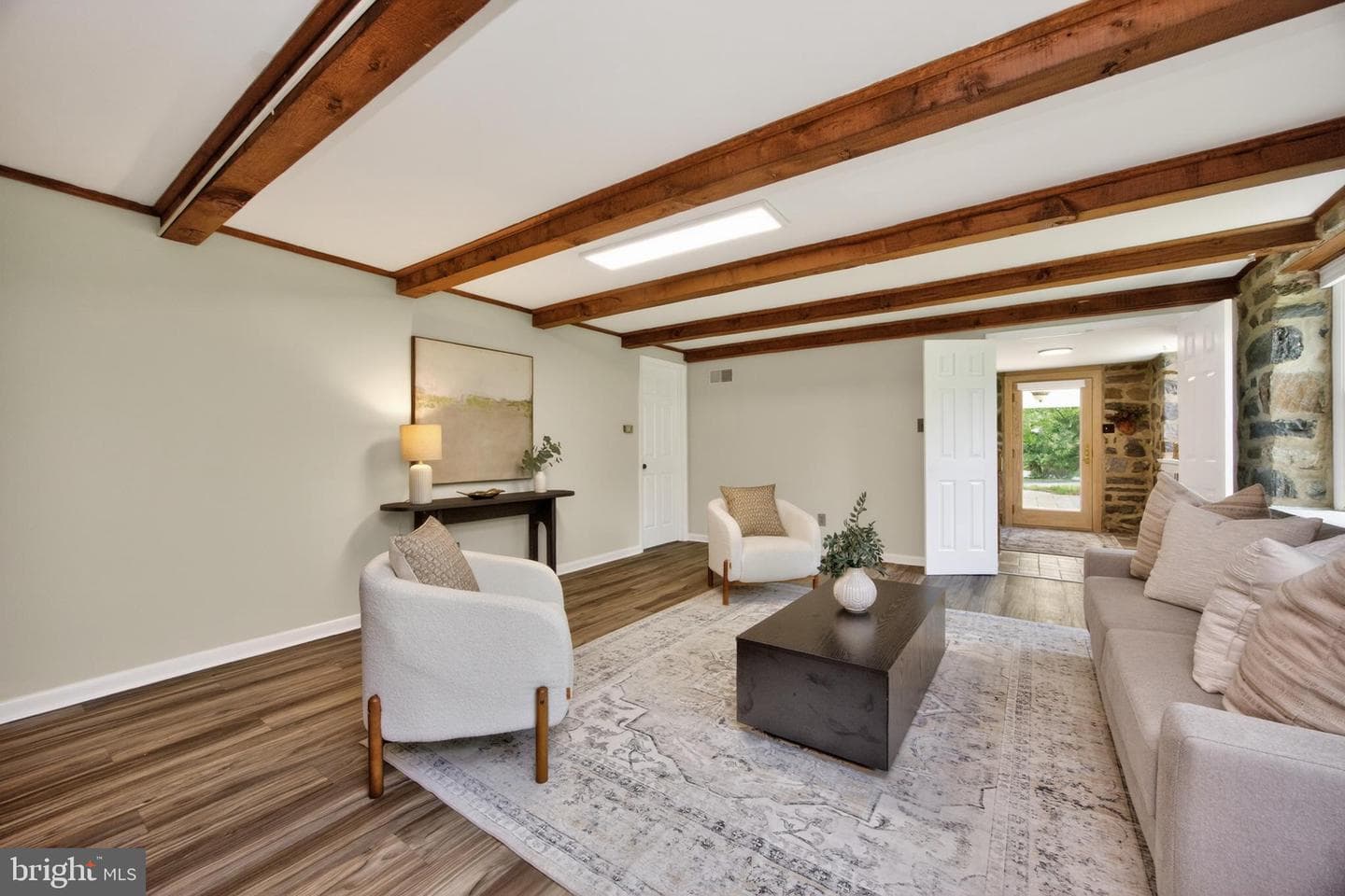 1190 Beaumont Road photo 6