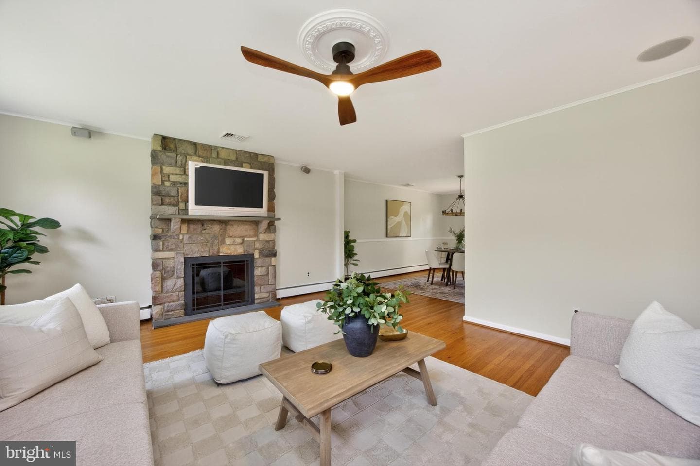 1190 Beaumont Road photo 9