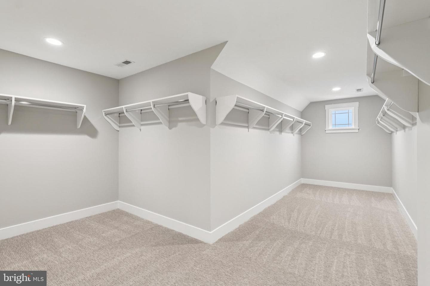 520 Newcomen Rd photo 19
