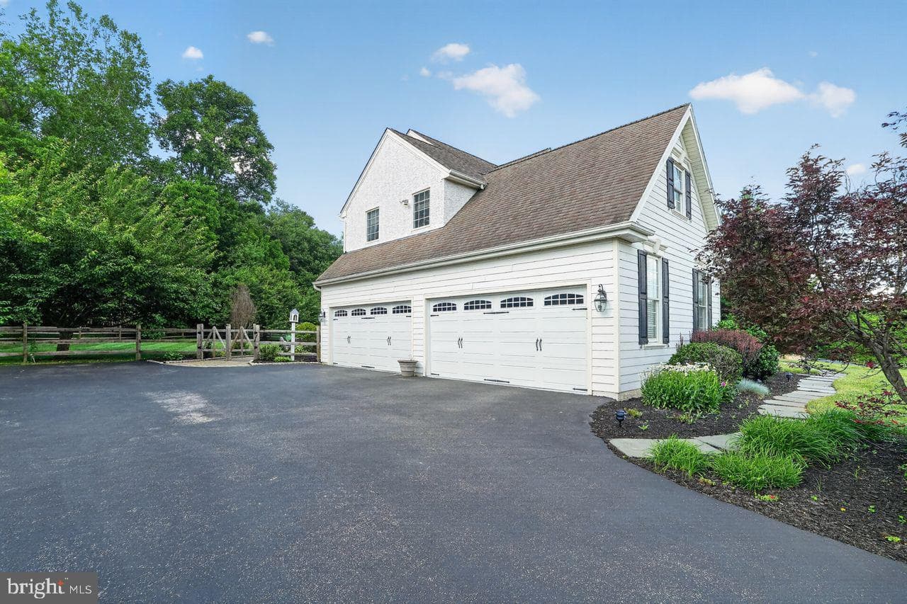 1704 Chantilly Lane photo 11