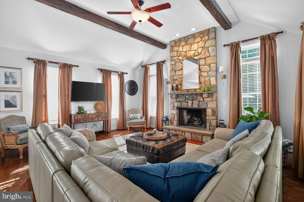 1704 Chantilly Lane photo 23